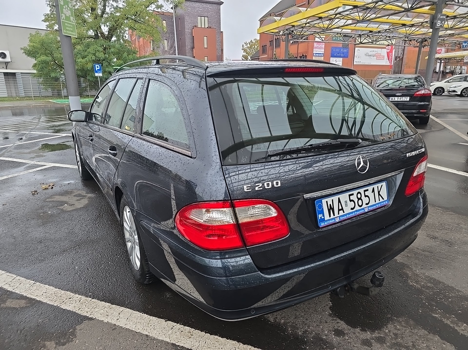 Zdjęcie po ukosie, lewy tył