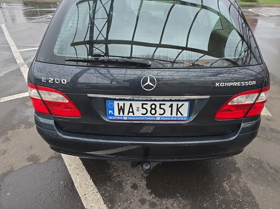 Zdjęcie pokrywy bagażnika