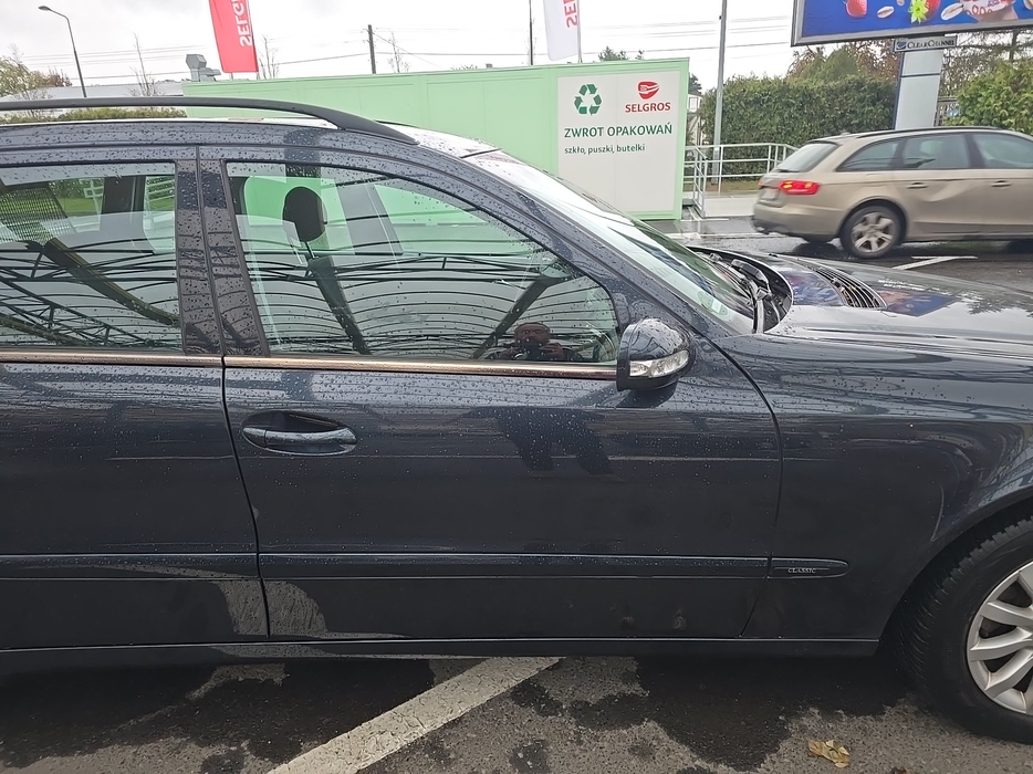 Zdjęcie drzwi przednich prawych wraz z szybą