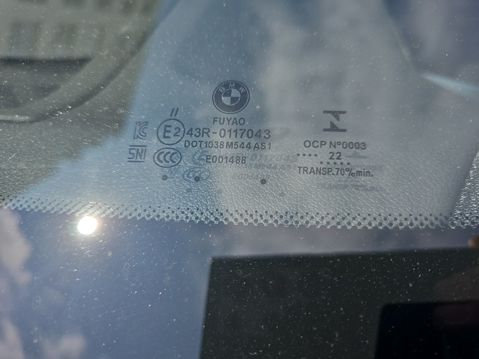 Zdjęcie szyby czołowej - zdjęcie uszkodzeń