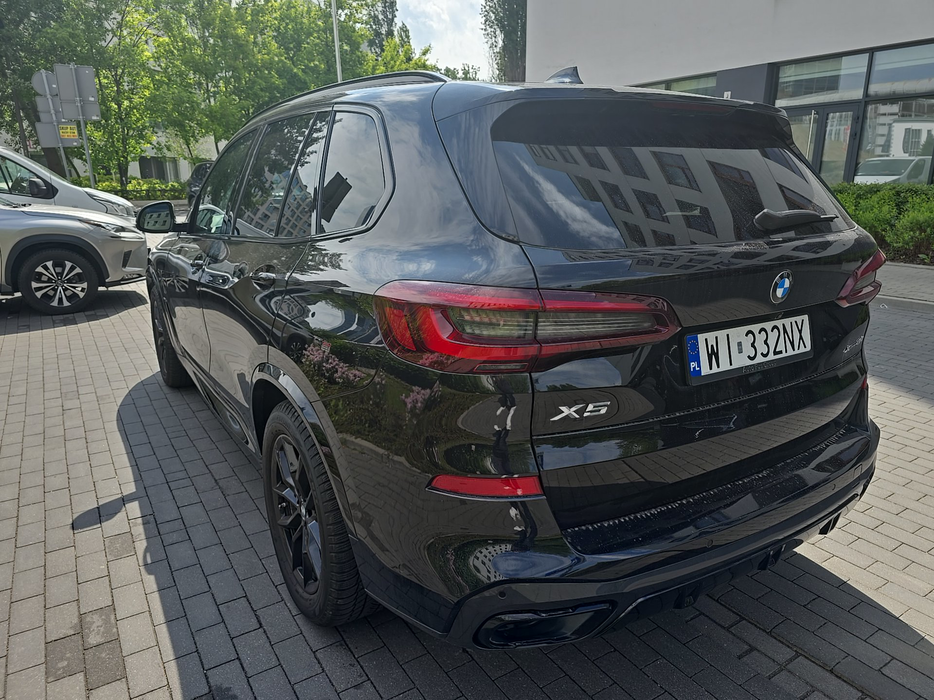 Zdjęcie po ukosie, lewy tył