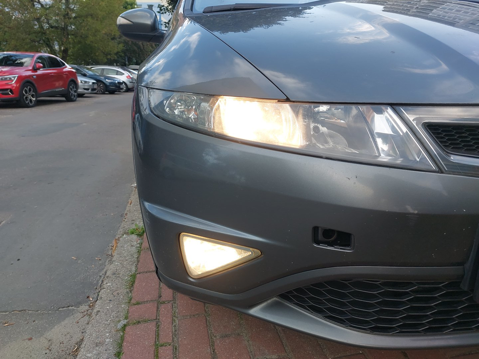 Zdjęcie oświetlenia przedniego i dolnego prawego