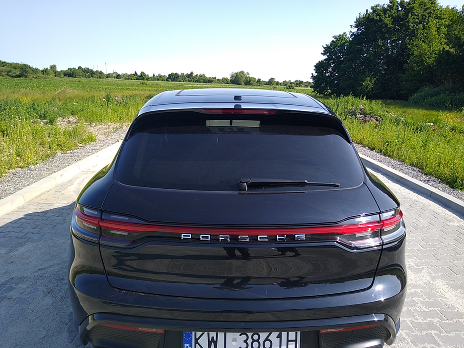 Zdjęcie pokrywy bagażnika