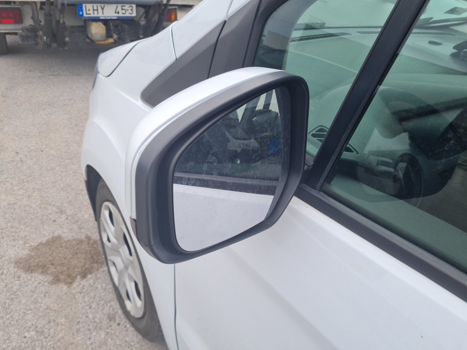 Zdjęcie zwierciadła lusterka lewego