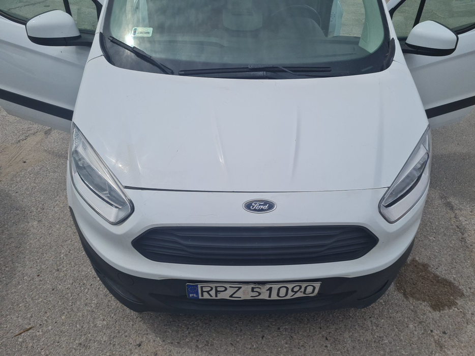 Zdjęcie pokrywy komory silnika