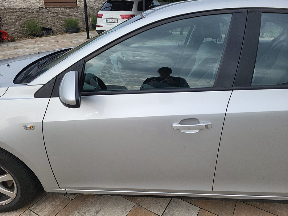 Zdjęcie drzwi przednich lewych wraz z szybą