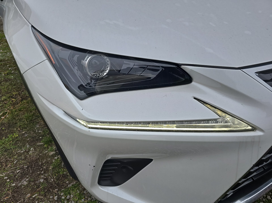 Zdjęcie oświetlenia przedniego i dolnego prawego