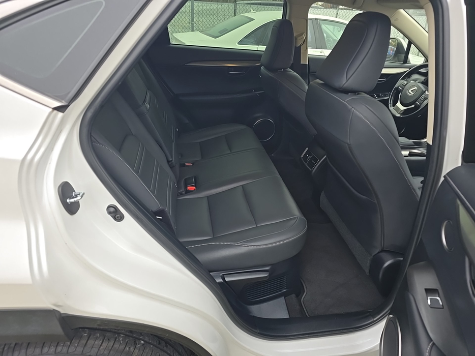 Zdjęcie wnętrza od pasażera, tył