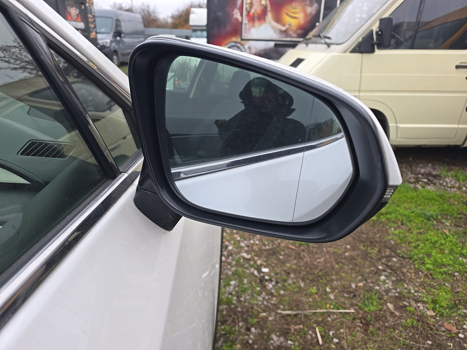 Zdjęcie zwierciadła lusterka prawego