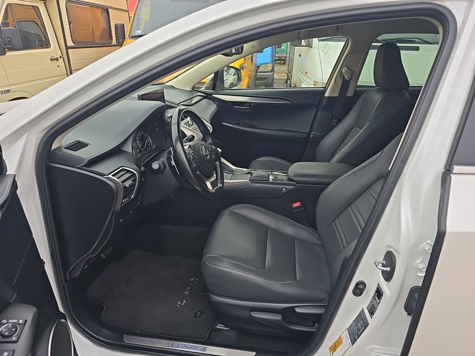 Zdjęcie wnętrza od kierowcy, przód