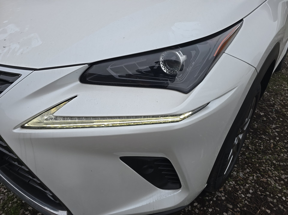 Zdjęcie oświetlenia przedniego i dolnego lewego