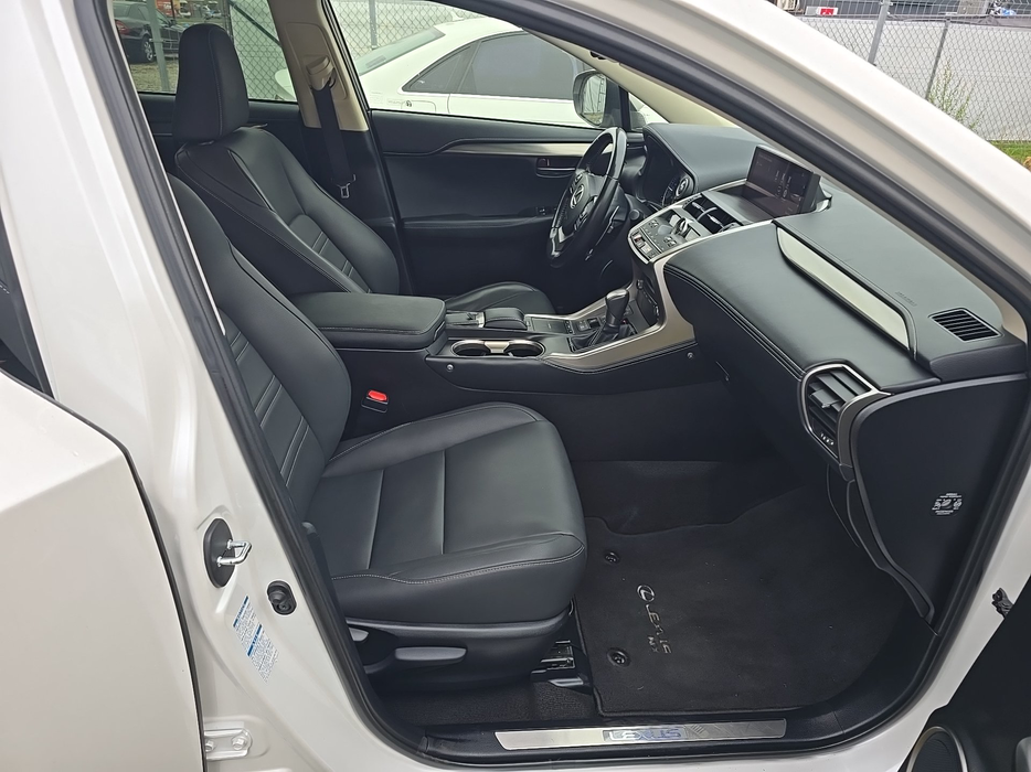 Zdjęcie wnętrza od pasażera, przód