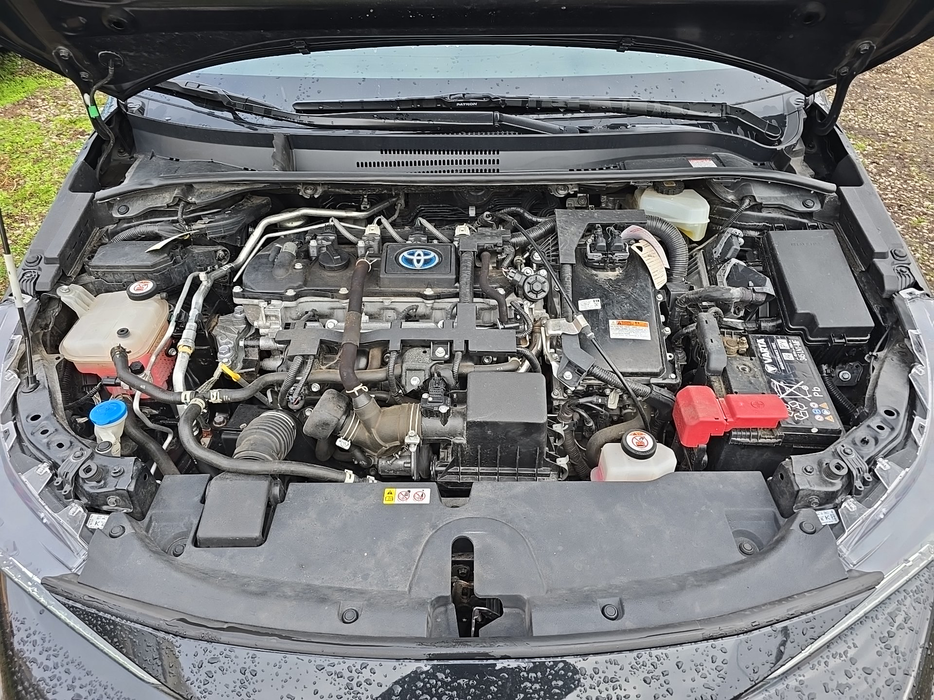 Zdjęcie wnętrza komory silnika