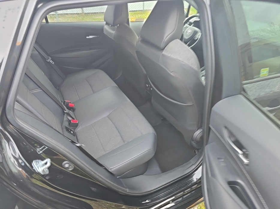 Zdjęcie kanapy tylnej z prawej strony