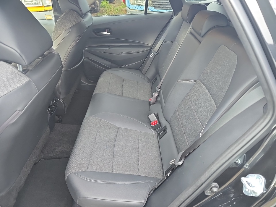 Zdjęcie kanapy tylnej z lewej strony