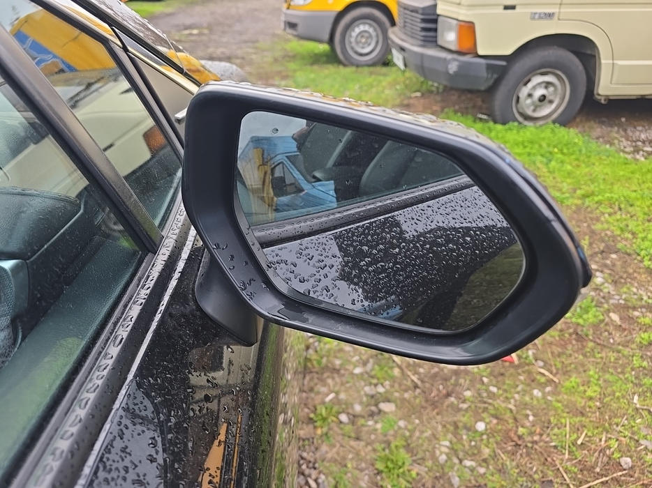 Zdjęcie zwierciadła lusterka prawego