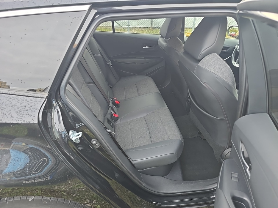 Zdjęcie wnętrza od pasażera, tył