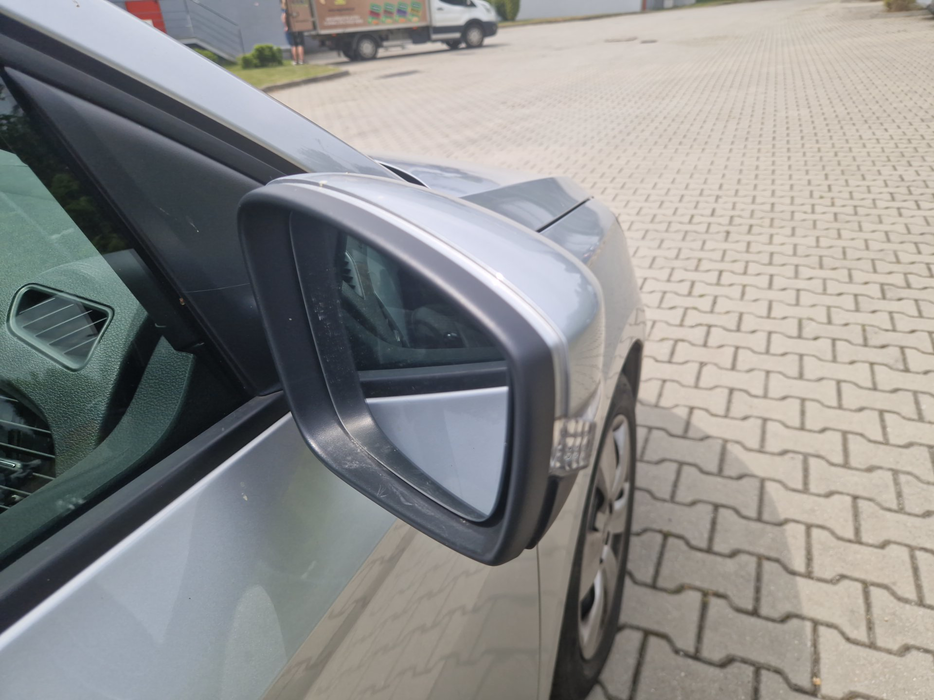 Zdjęcie zwierciadła lusterka prawego