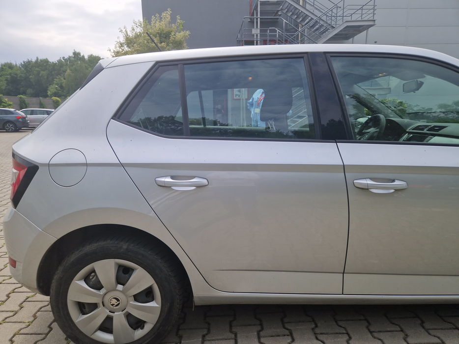 Zdjęcie drzwi tylnych prawych wraz z szybą