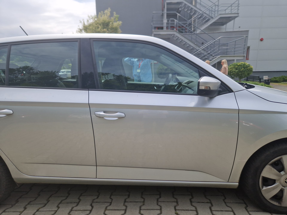 Zdjęcie drzwi przednich prawych wraz z szybą