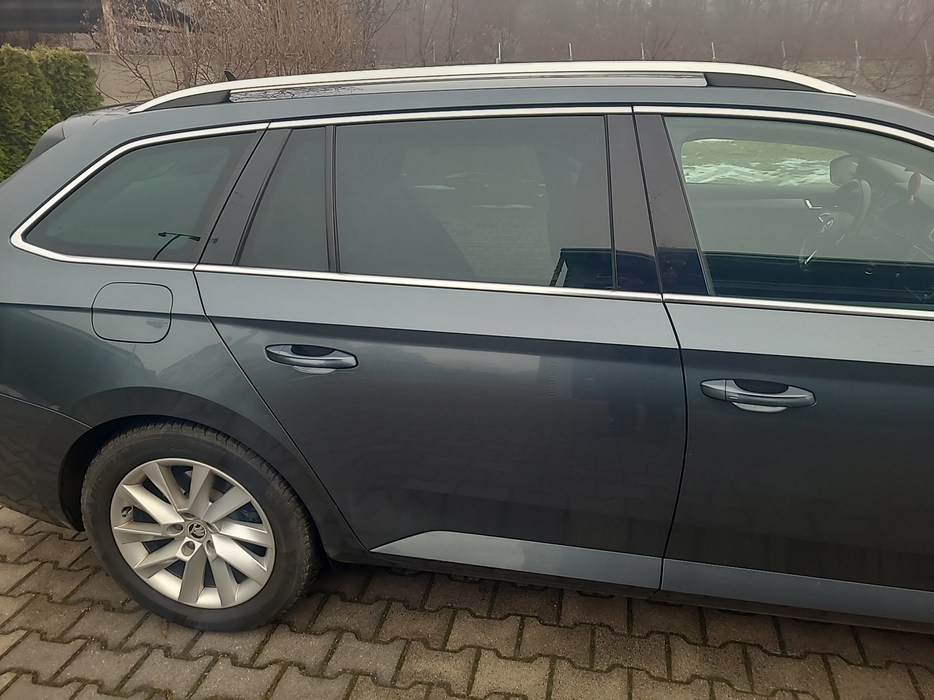 Zdjęcie drzwi tylnych prawych wraz z szybą