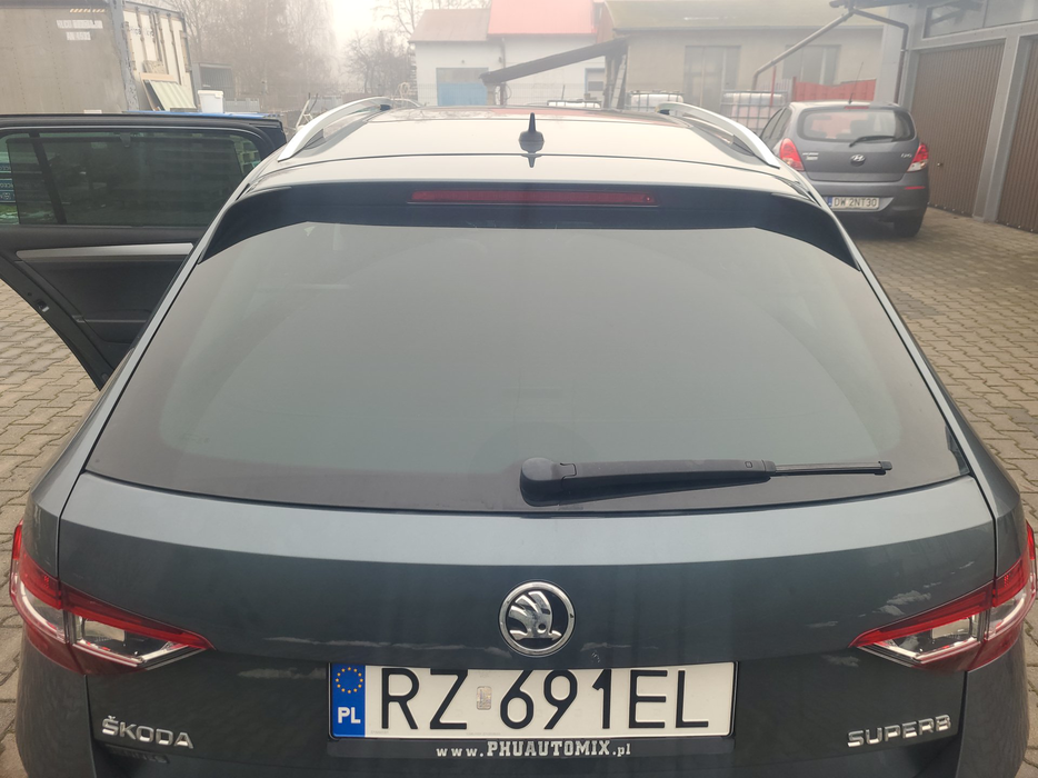 Zdjęcie szyby tylnej