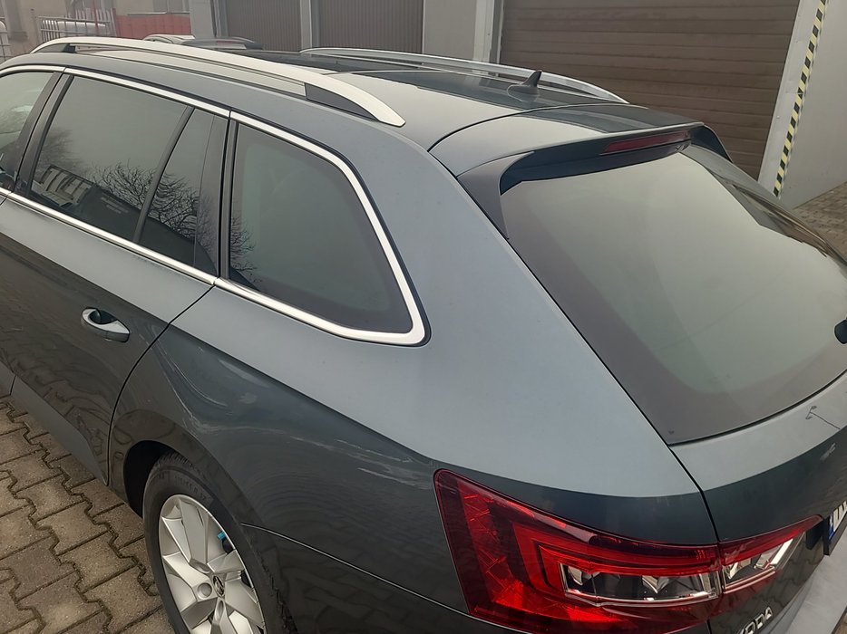 Zdjęcie słupka C lewego