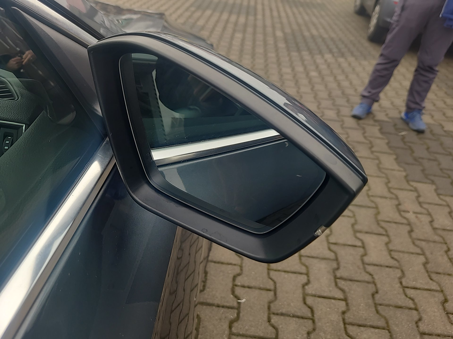 Zdjęcie zwierciadła lusterka prawego