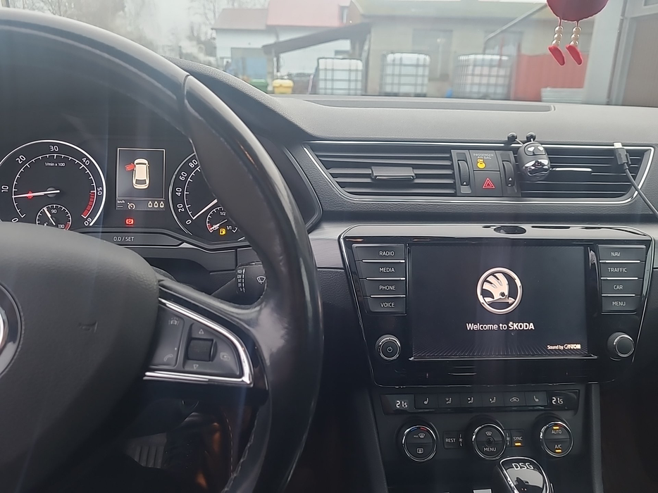 Zdjęcie jednostki multimedialnej