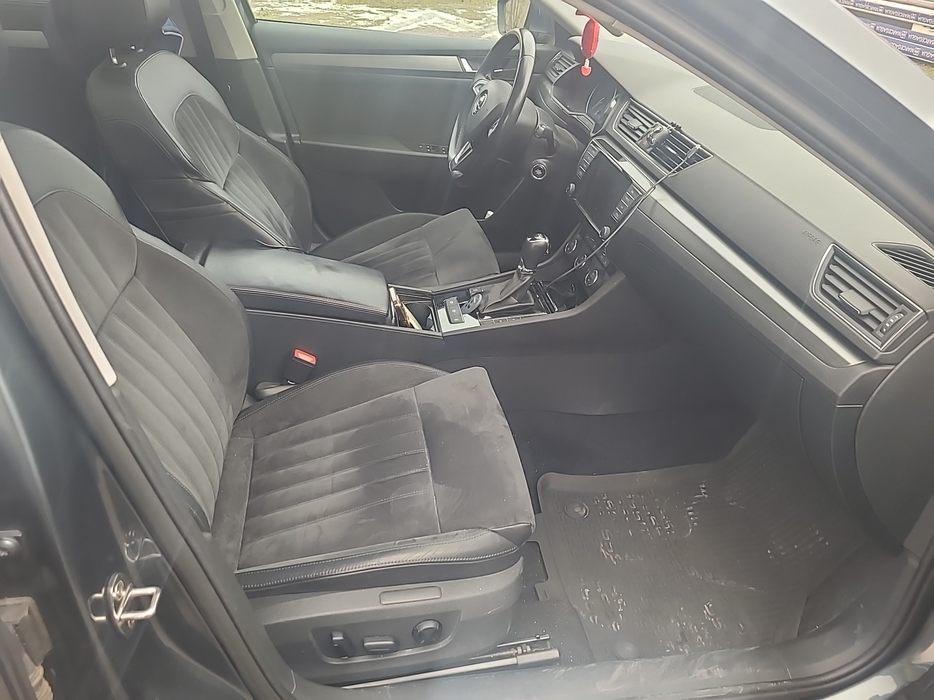 Zdjęcie wnętrza od pasażera, przód