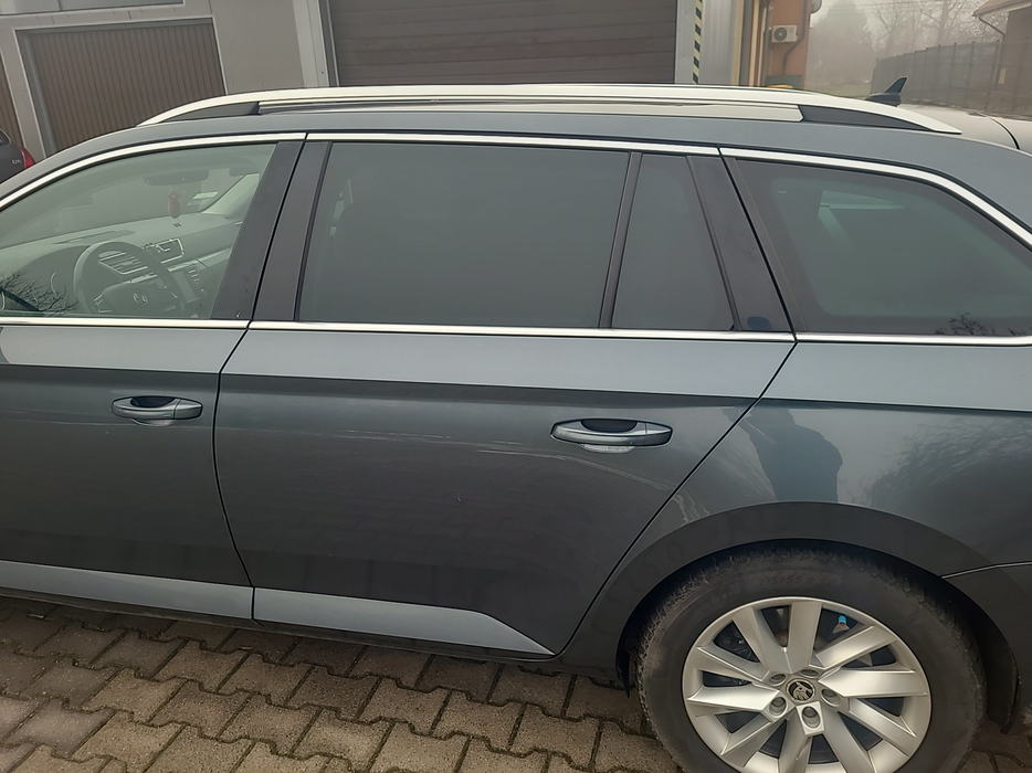 Zdjęcie drzwi tylne lewe wraz z szybą