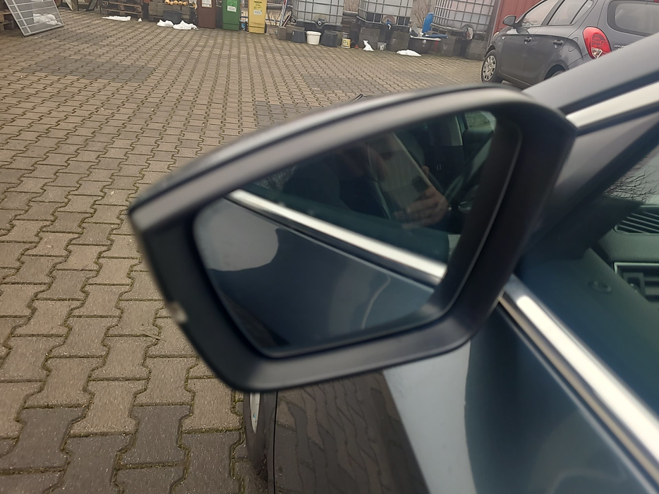 Zdjęcie zwierciadła lusterka lewego