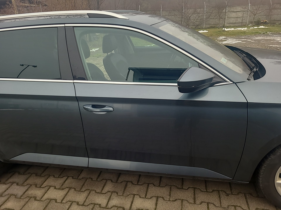 Zdjęcie drzwi przednich prawych wraz z szybą