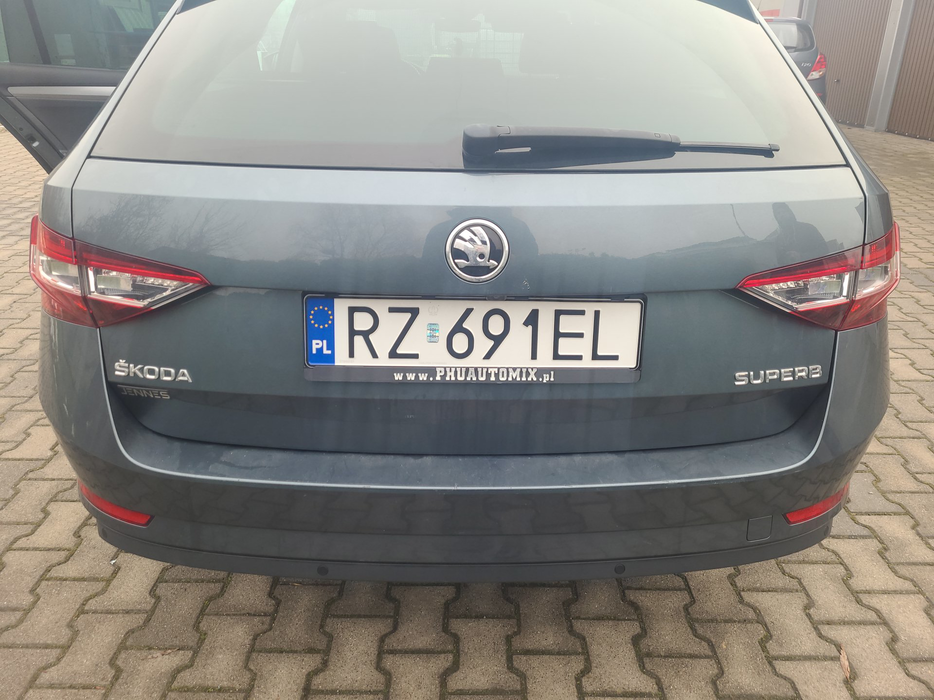 Zdjęcie pokrywy bagażnika