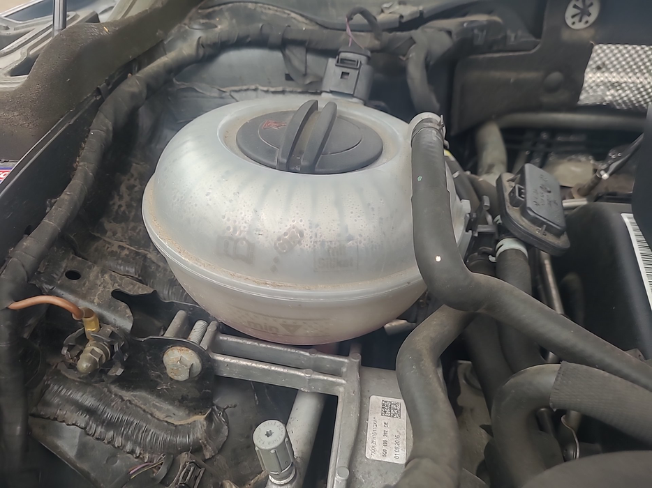 Zdjęcie zbiorniczka płynu chłodzącego