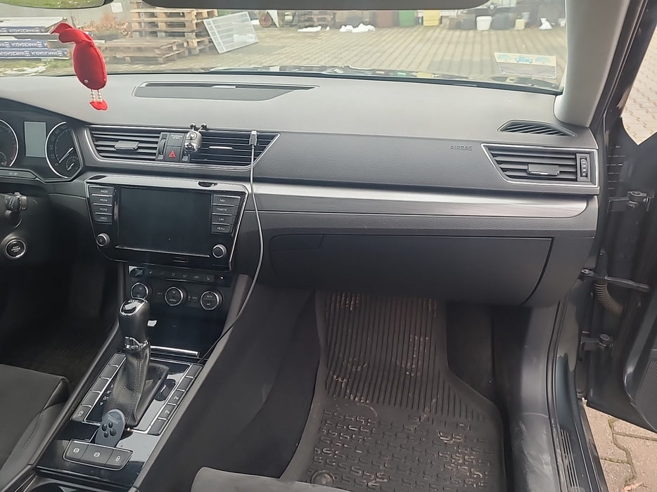 Zdjęcie kokpitu części prawej