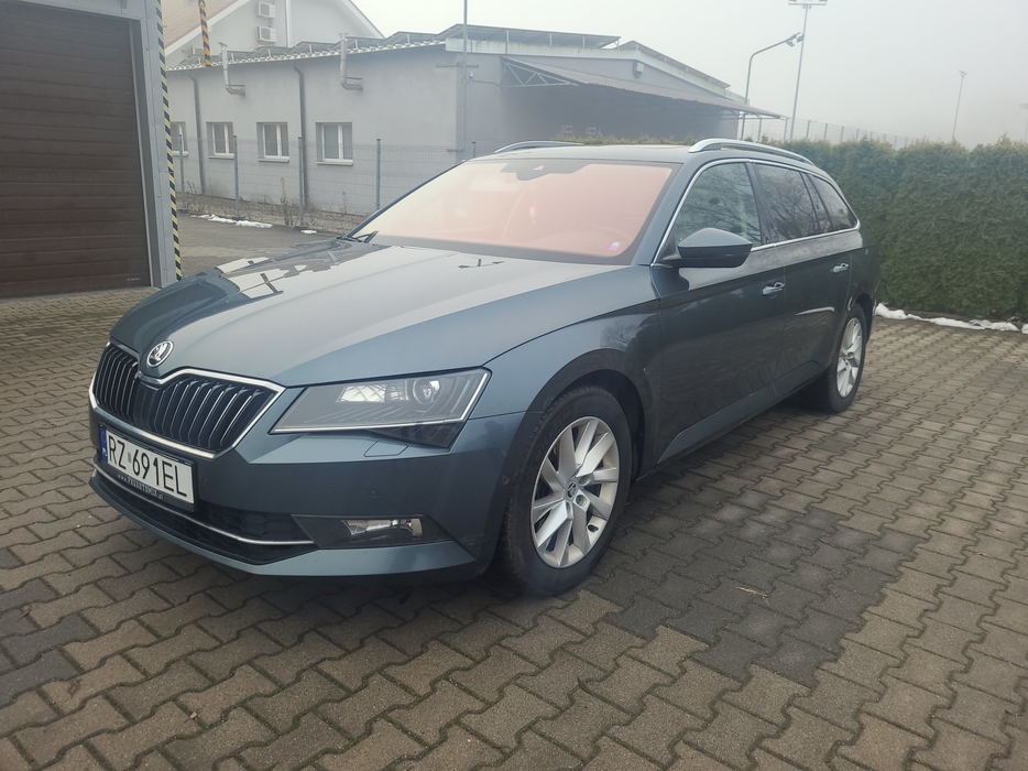 Zdjęcie po ukosie, lewy przód