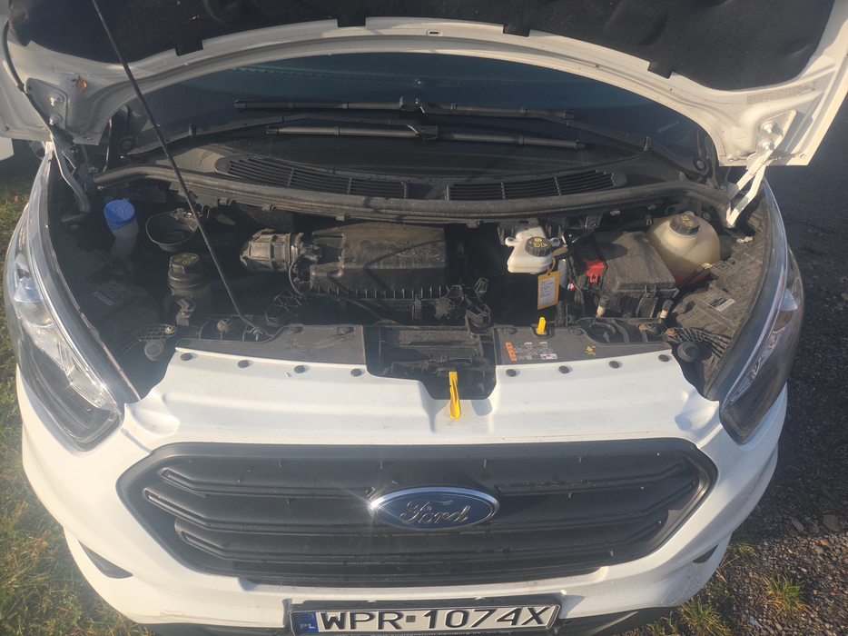 Zdjęcie wnętrza komory silnika