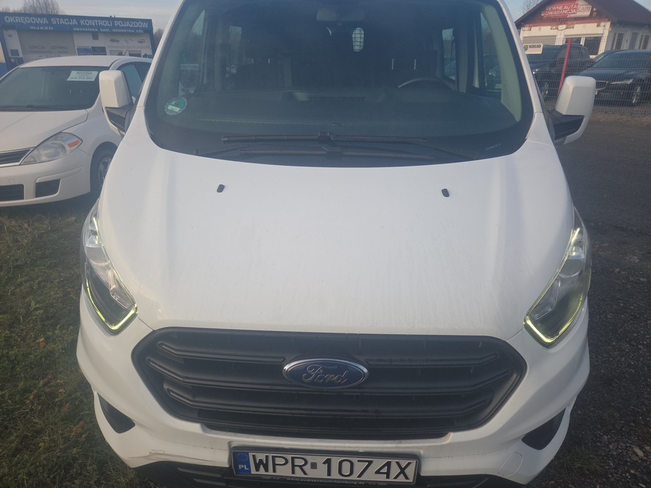 Zdjęcie pokrywy komory silnika