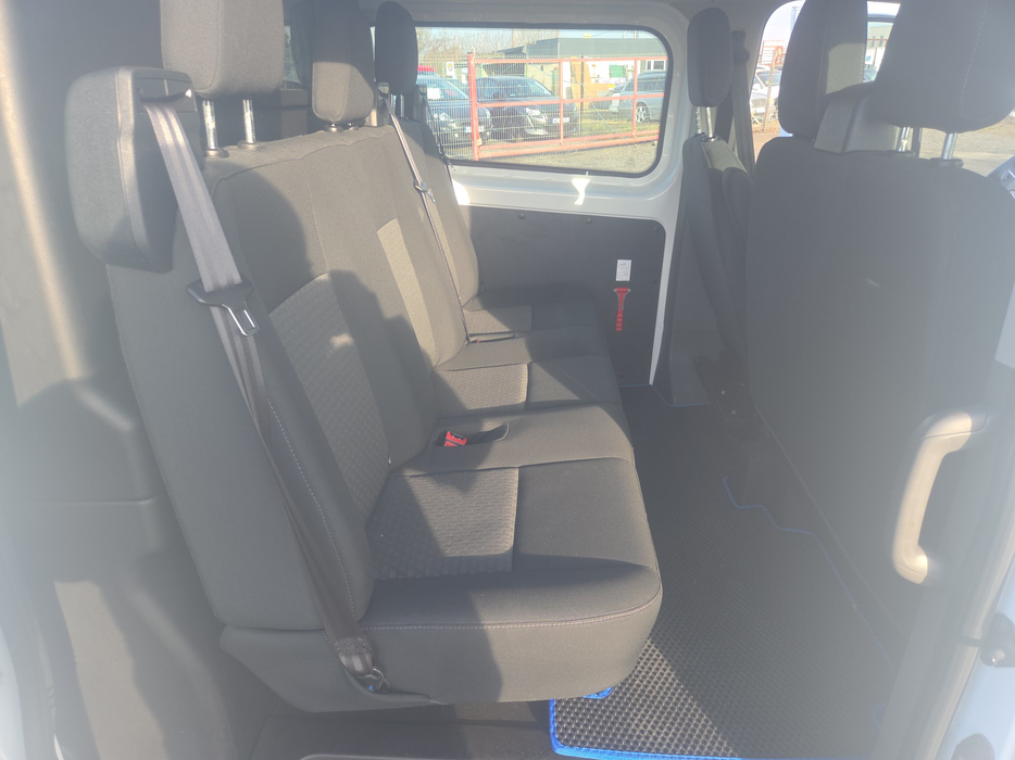 Zdjęcie kanapy tylnej z prawej strony