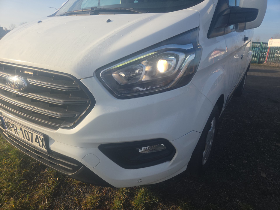 Zdjęcie oświetlenia przedniego górnego i dolnego lewego