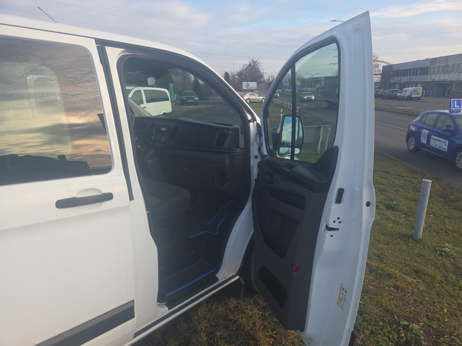 Zdjęcie wnętrza od pasażera, przód