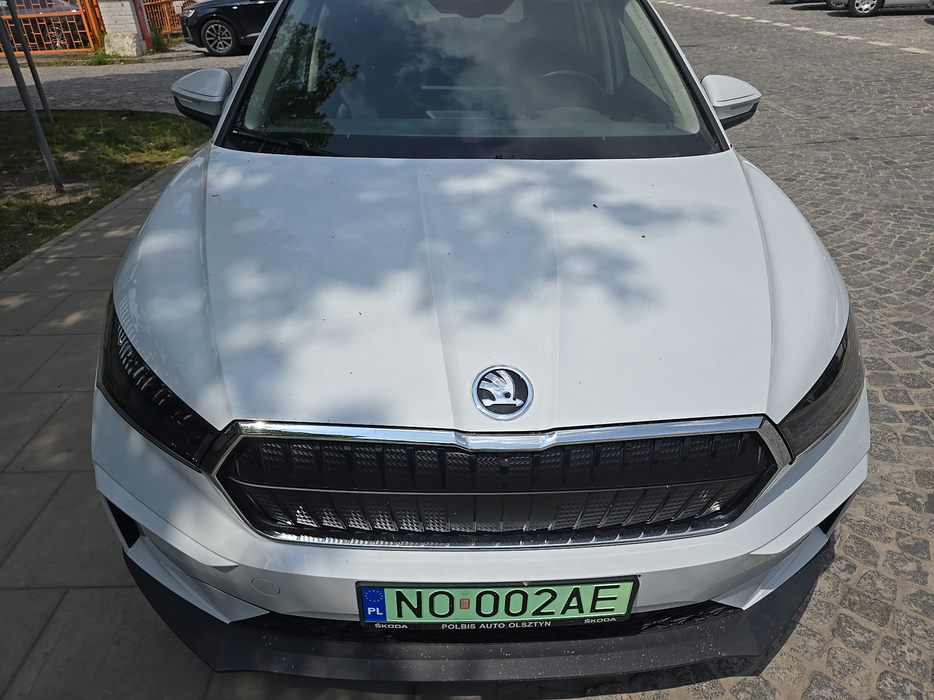 Zdjęcie pokrywy komory silnika