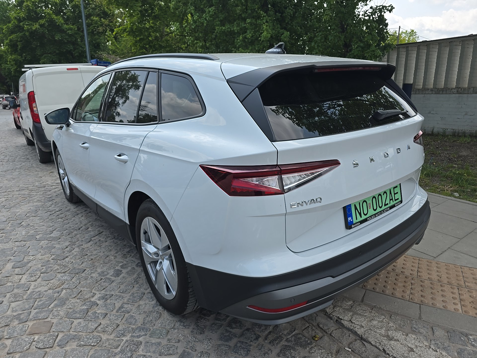 Zdjęcie po ukosie, lewy tył