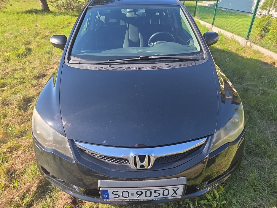 Zdjęcie pokrywy komory silnika