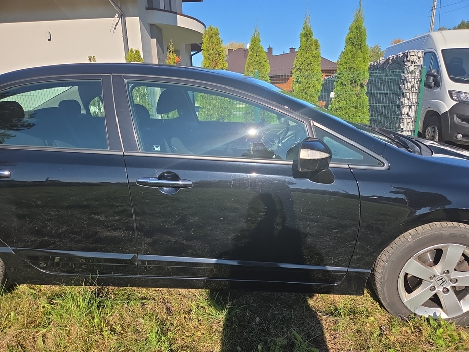 Zdjęcie drzwi przednich prawych wraz z szybą