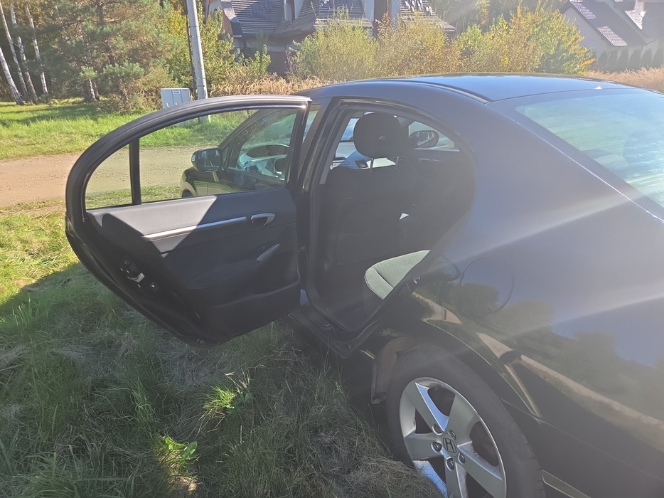 Zdjęcie wnętrza od kierowcy, tył