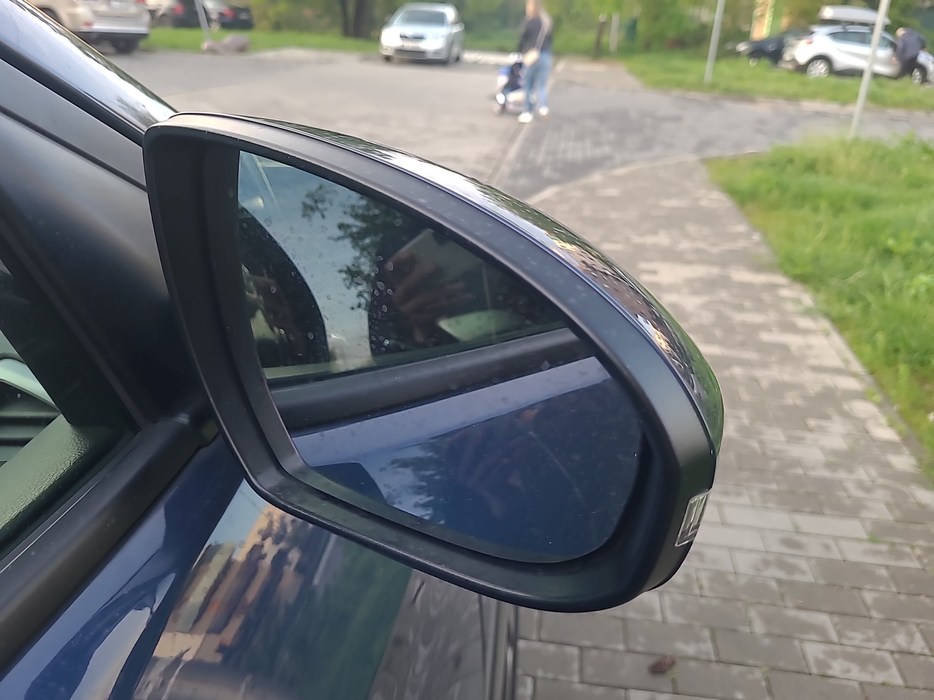 Zdjęcie zwierciadła lusterka prawego