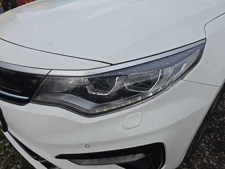 Zdjęcie oświetlenia przedniego i dolnego lewego