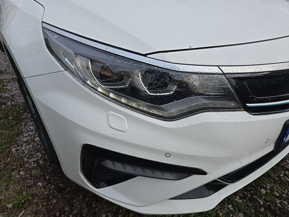 Zdjęcie oświetlenia przedniego i dolnego prawego